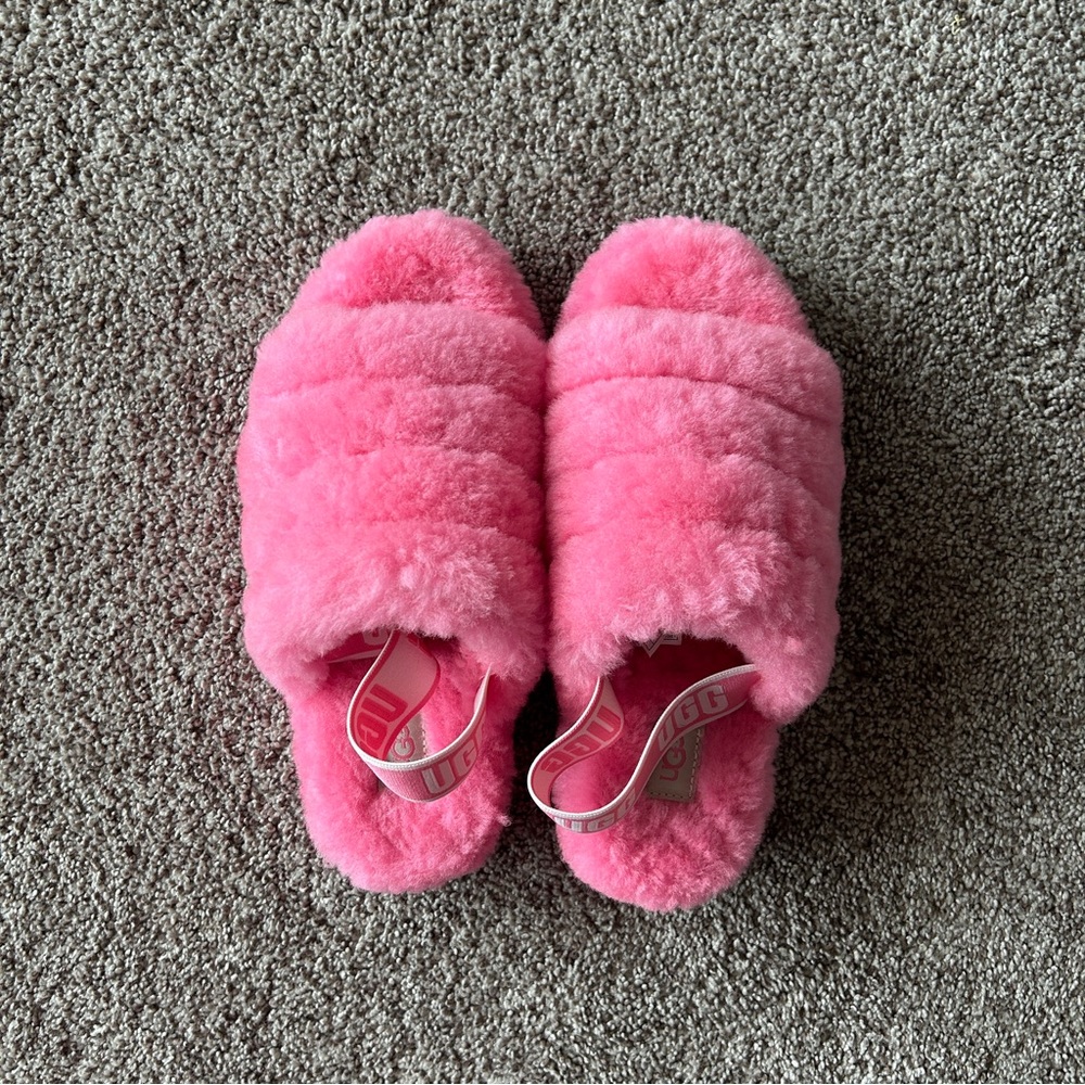 Pink Slipper UGGS - Picture 2 of 3